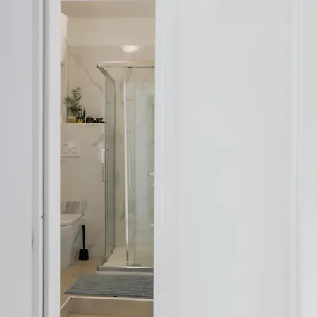 Corso Como-bosco Verticale Con Balcone