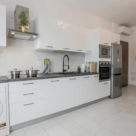 Corso Como-bosco Verticale Con Balcone Daire