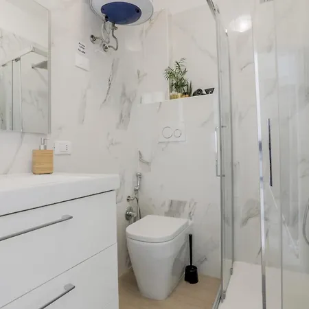 Corso Como-bosco Verticale Con Balcone