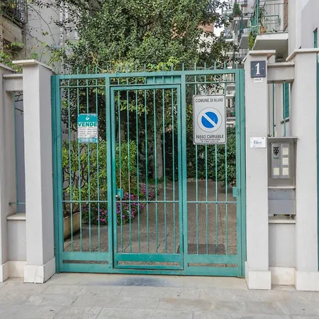 Corso Como-bosco Verticale Con Balcone Daire Milano