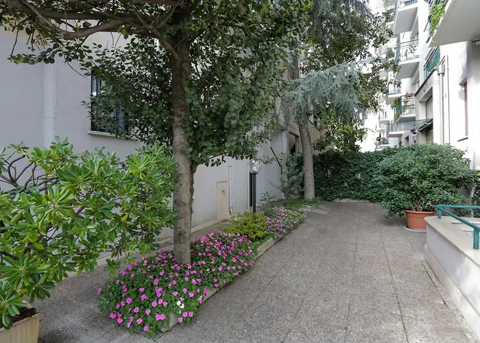 Corso Como-bosco Verticale Con Balcone Milán